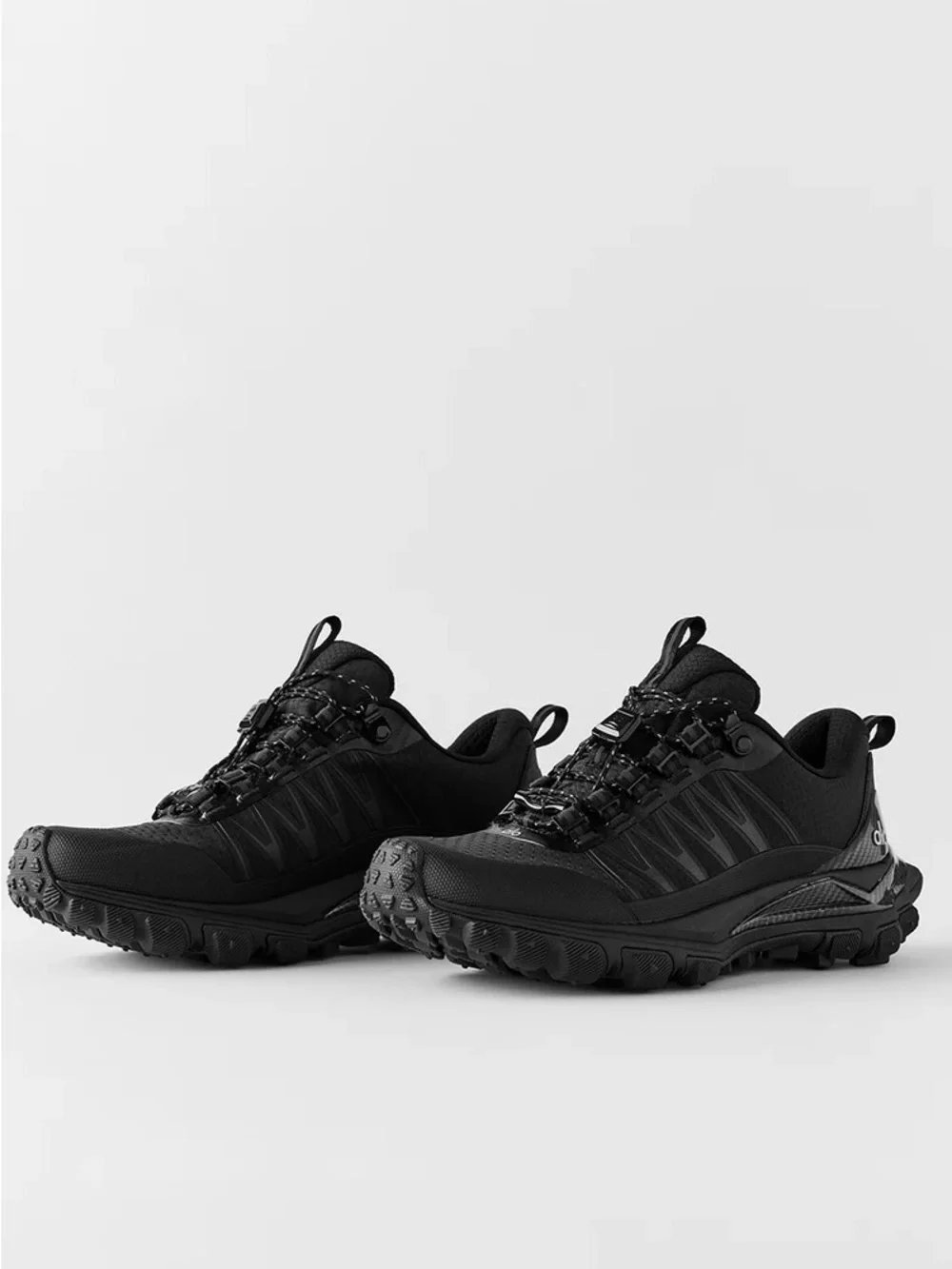 ALO YOGA | ✨NEW✨ ALO Trail in Black